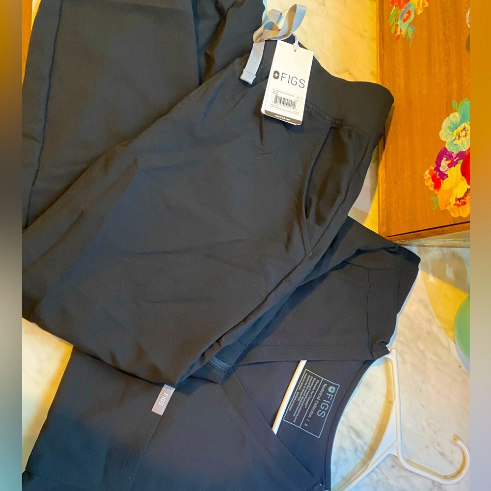 Figs nursing scrubs.  Black. NWT. Pants size small, top size small
